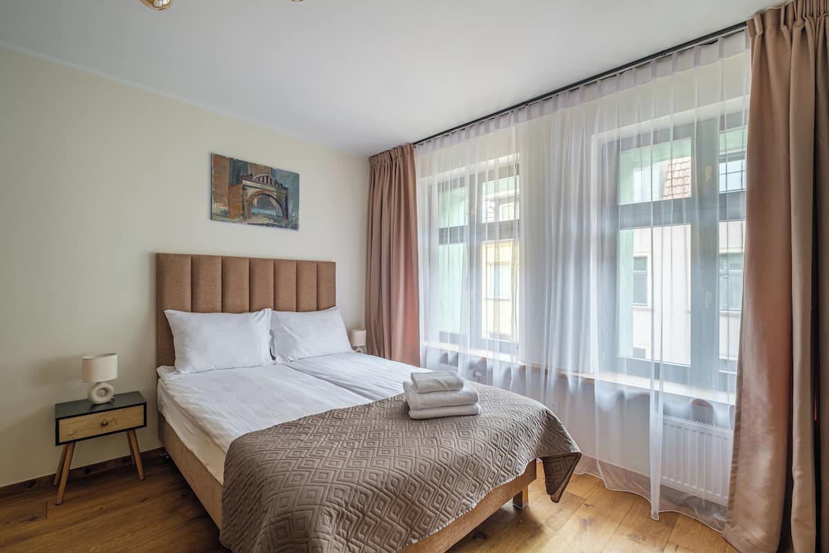 Quarto casal standard | Roupas de cama antialérgicas, cortinas blackout, quartos à prova de som