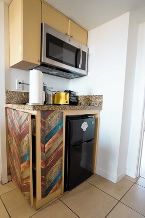 Private kitchen - Stylish King Suite • Bay View • Near Downtown SD (National City)