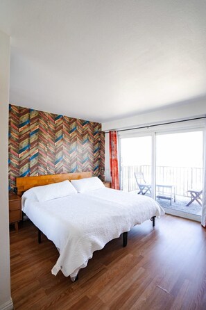 Room - Stylish King Suite • Bay View • Near Downtown SD (National City)