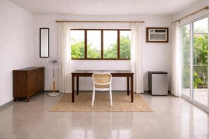 Studiosuite – deluxe, balkong, hageutsikt | Innvendig