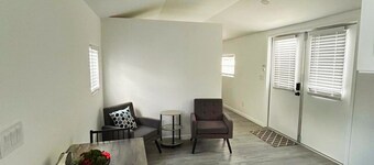 King 1414 - Cozy and Modern Studio for Rent in Lakeland
