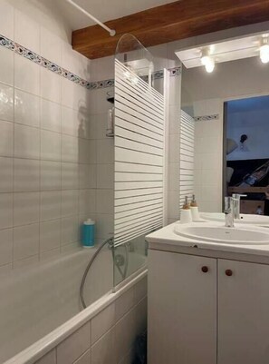 Shower, hair dryer - Duplex Apartment & Garage & Great Location (La Clusaz)