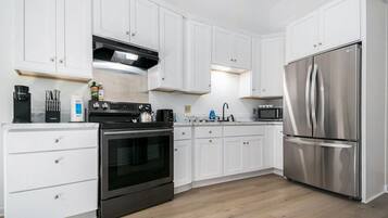 Coffee/tea maker, fridge, microwave, oven