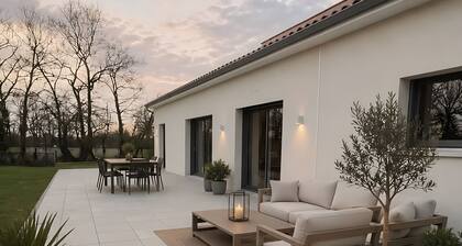 Holiday Home 'L'Or du Temps - Citrus' with Private Garden and Wi-Fi
