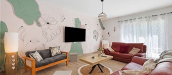 Holiday Home “L'Or du Temps” with Private Terrace, Garden and Wi-Fi