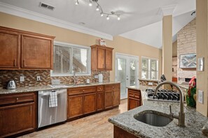 Private kitchen - West Austin Retreat, Hill Views, Fireplace & Near Downtown (Austin)