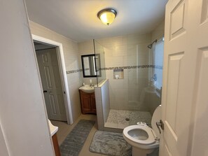 Shower, bidet, towels, soap - Beautiful Oasis Private Pool 20 mins to the World Cup (Plantation)