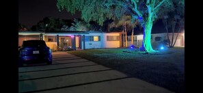 Exterior - Beautiful Oasis Private Pool 20 mins to the World Cup (Plantation)