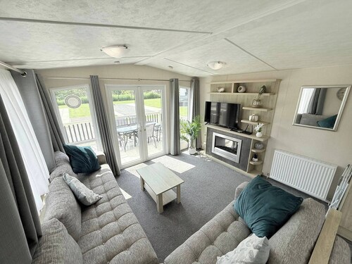Golden Palm The Retreat 38, Sleeps 6 Pet Friendly