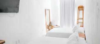 Hotel Punto Oriente: 2 Beds, A/C, and Free Parking