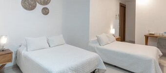 Hotel Punto Oriente: 2 Beds, A/C, and Free Parking