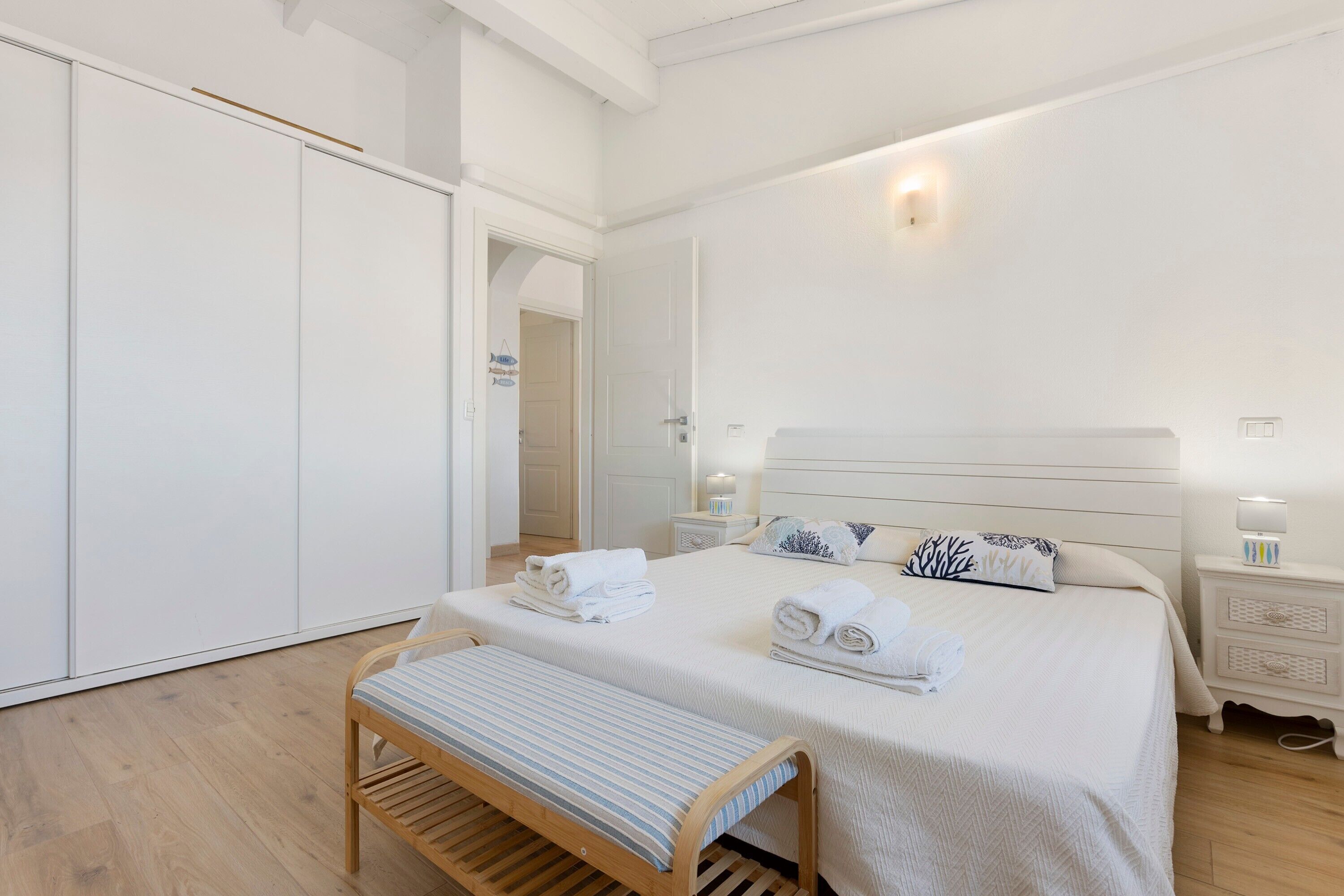 2 slaapkamers, een strijkplank/strijkijzer, beddengoed