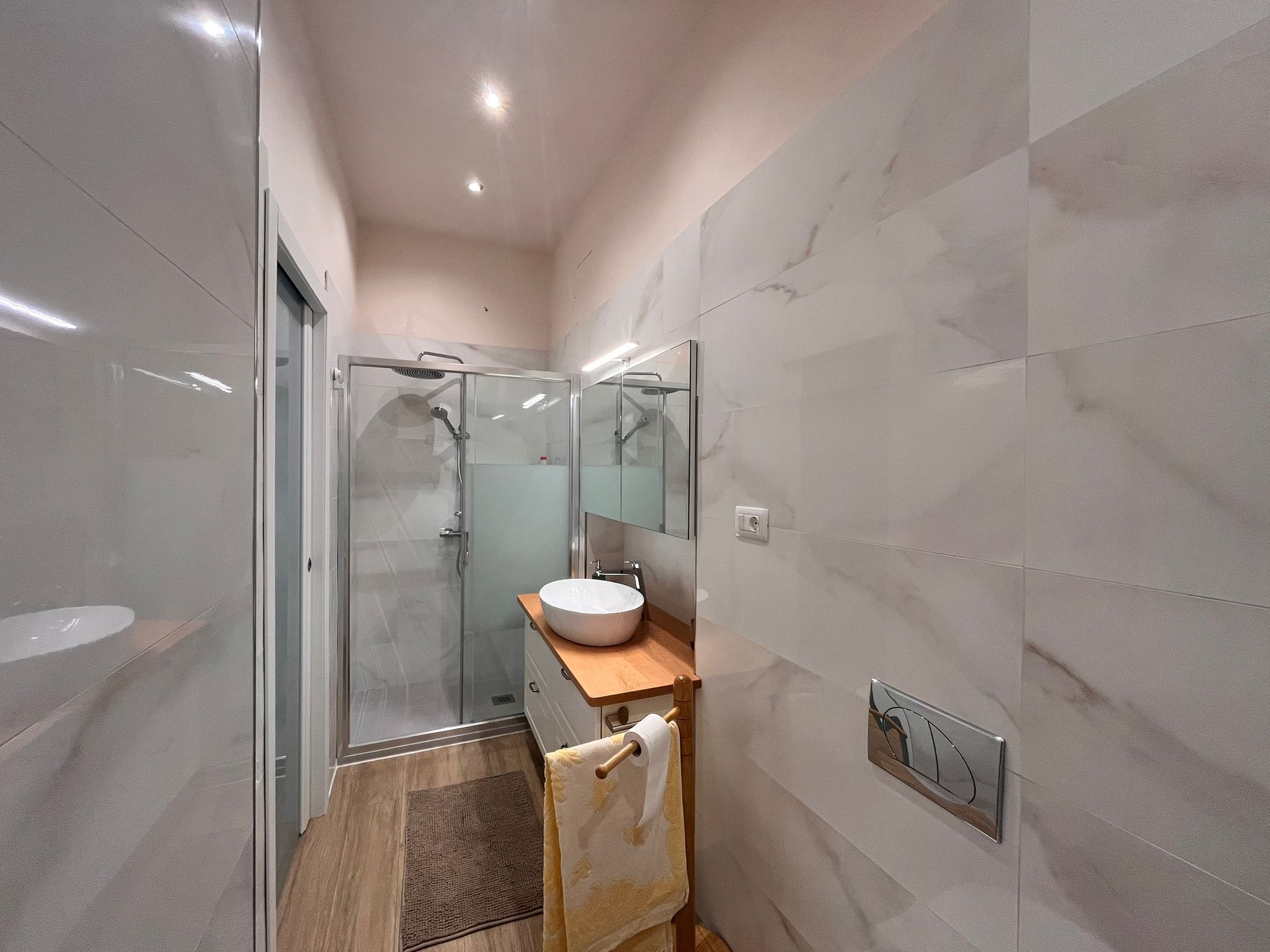 Doccia, asciugacapelli, bidet, asciugamani
