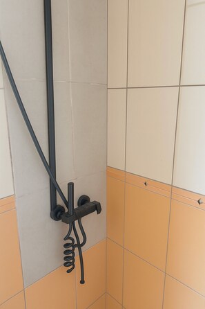 Shower, hair dryer, towels, soap - 2 minutes to the seashore!! Holiday Apartment located on a perfect area of Vlora (Vlorë)