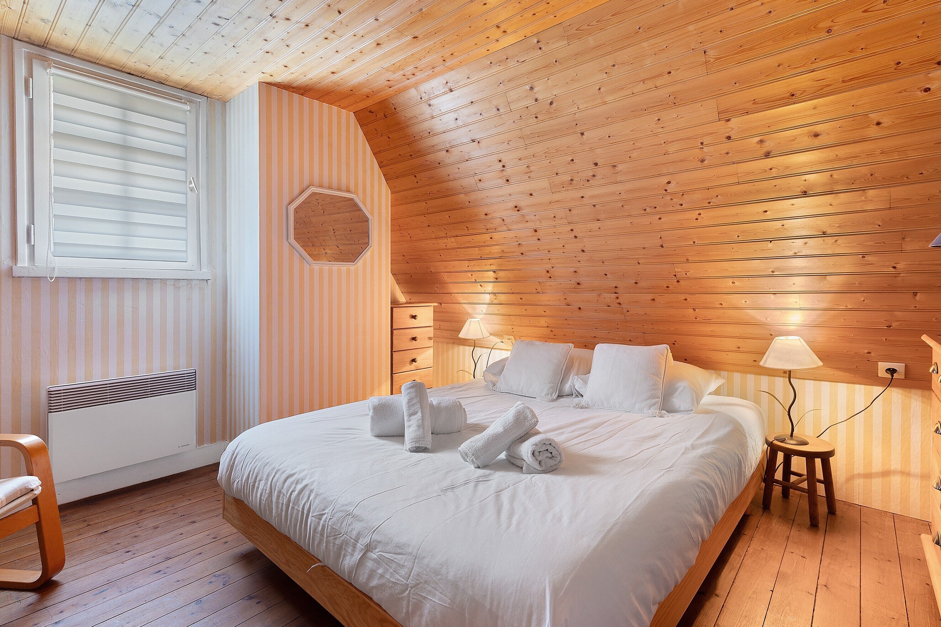 4 bedrooms, WiFi, bed sheets