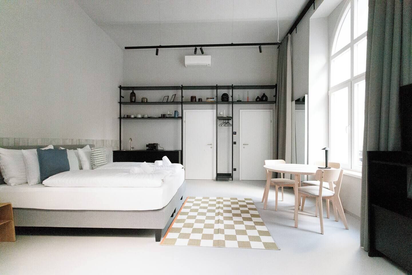 Coffres-forts dans les chambres, bureau, Wi-Fi, draps fournis