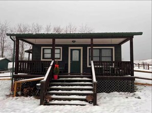 Exterior - Cozy cabin on a homestead surrounded by animals - enjoy a fire pit & fresh eggs (Independence)