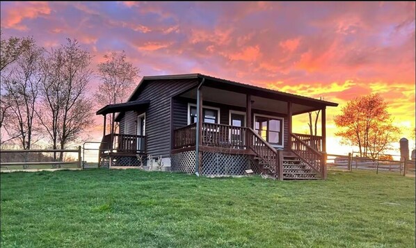 Exterior - Cozy cabin on a homestead surrounded by animals - enjoy a fire pit & fresh eggs (Independence)