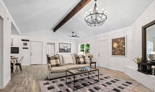 Cozy Downtown Bentonville Home With Hot Tub