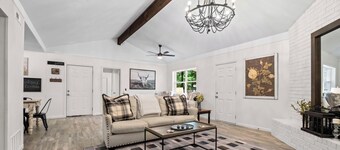 Cozy Downtown Bentonville Home With Hot Tub