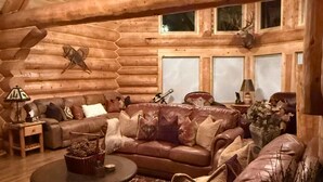 Smart TV, fireplace, ping pong - Red Rock Lodge — Escape, Relax, and Make Lasting Memories! (Fruitland)