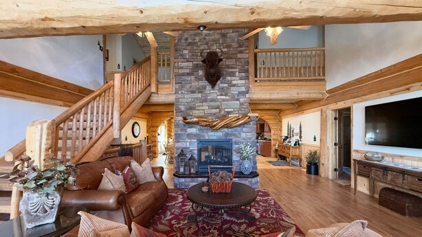 Smart TV, fireplace, ping pong - Red Rock Lodge — Escape, Relax, and Make Lasting Memories! (Fruitland)