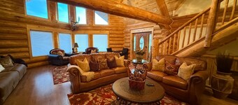 Red Rock Lodge — Escape, Relax, and Make Lasting Memories!