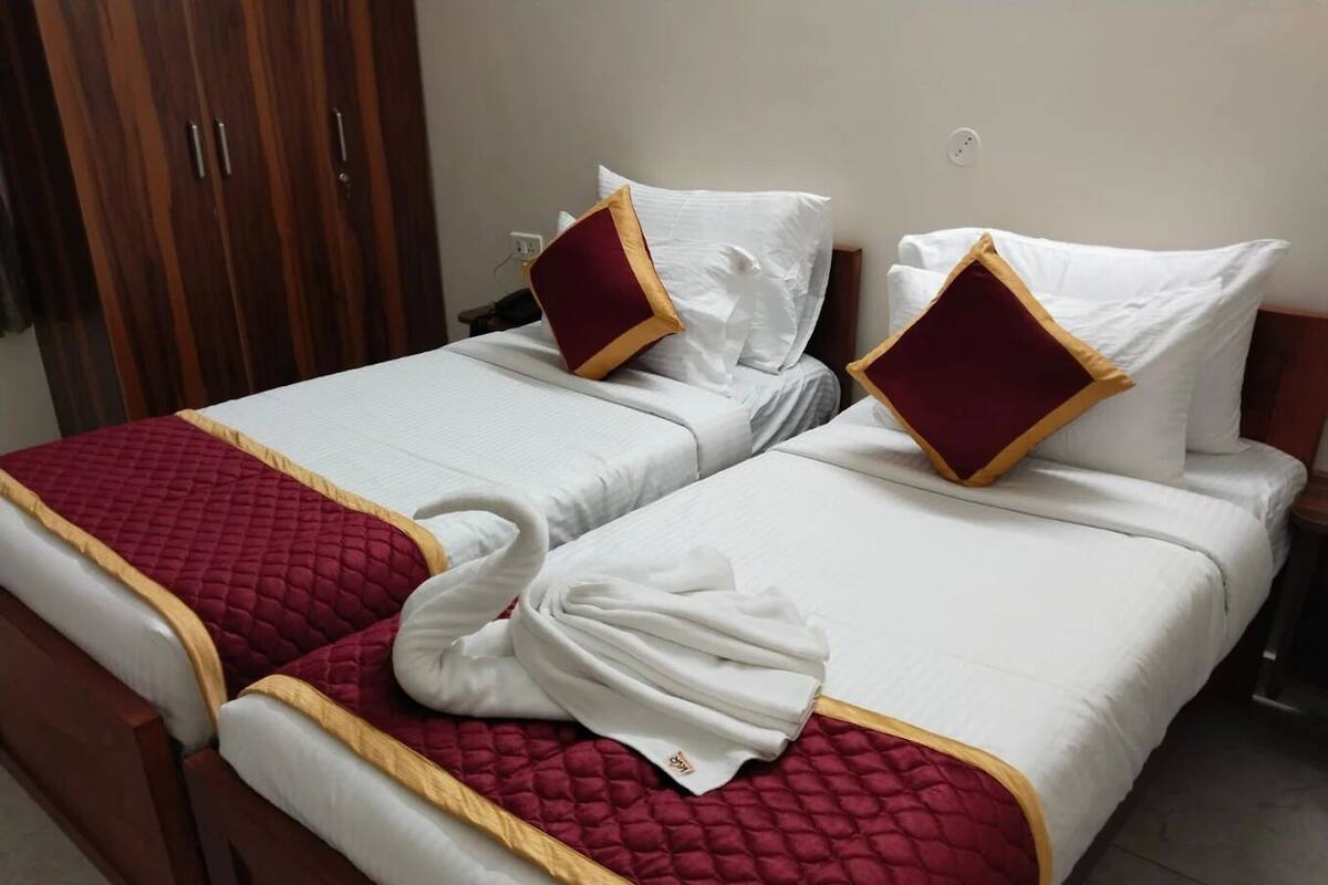 Executive Twin Room, Balcony | Seterika/papan seterika, Wi-fi percuma, cadar katil 