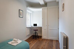Bügeleisen/Bügelbrett, kostenloses WLAN, Bettwäsche