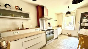 Unclassified image, 5 of 10, button - Large family home in the heart of the village (Sainte-Cécile-les-Vignes)