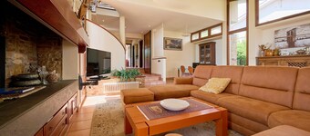 Villa Duomo Mare – Entire Private Home with Garden and Terrace, Walk to Center