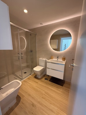 Bathroom - Residencial Lirio, Bloque 2 Jardín 5 (AN)