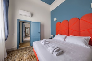 2 bedrooms, iron/ironing board, free WiFi, bed sheets - Cellini's Historic Apartment • Historic Center • 5 min to the Duomo •10 min from the station (Firenze)