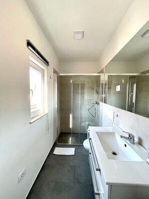 Bathroom - Vrbo Property (Izola)