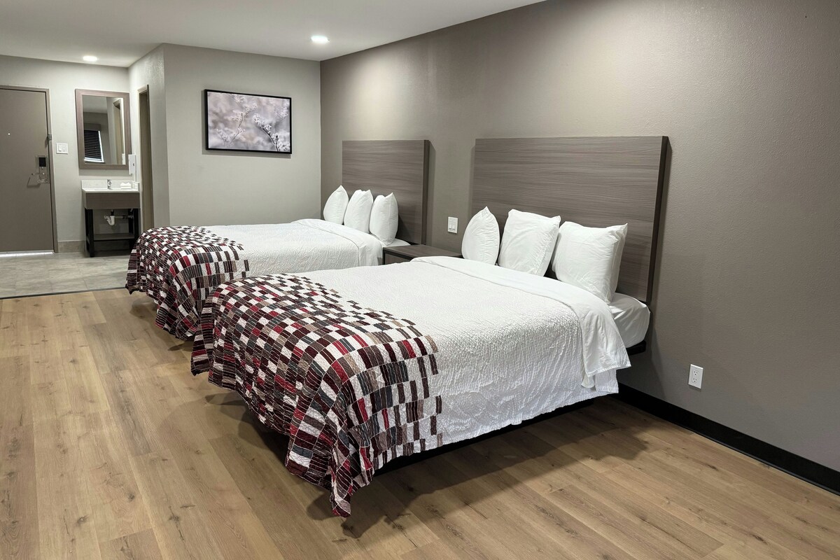 Desk, laptop workspace, WiFi (free), bed sheets