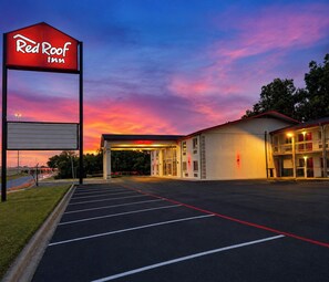 Unclassified image, 2 of 18, button - Red Roof Inn Sherman (Sherman)