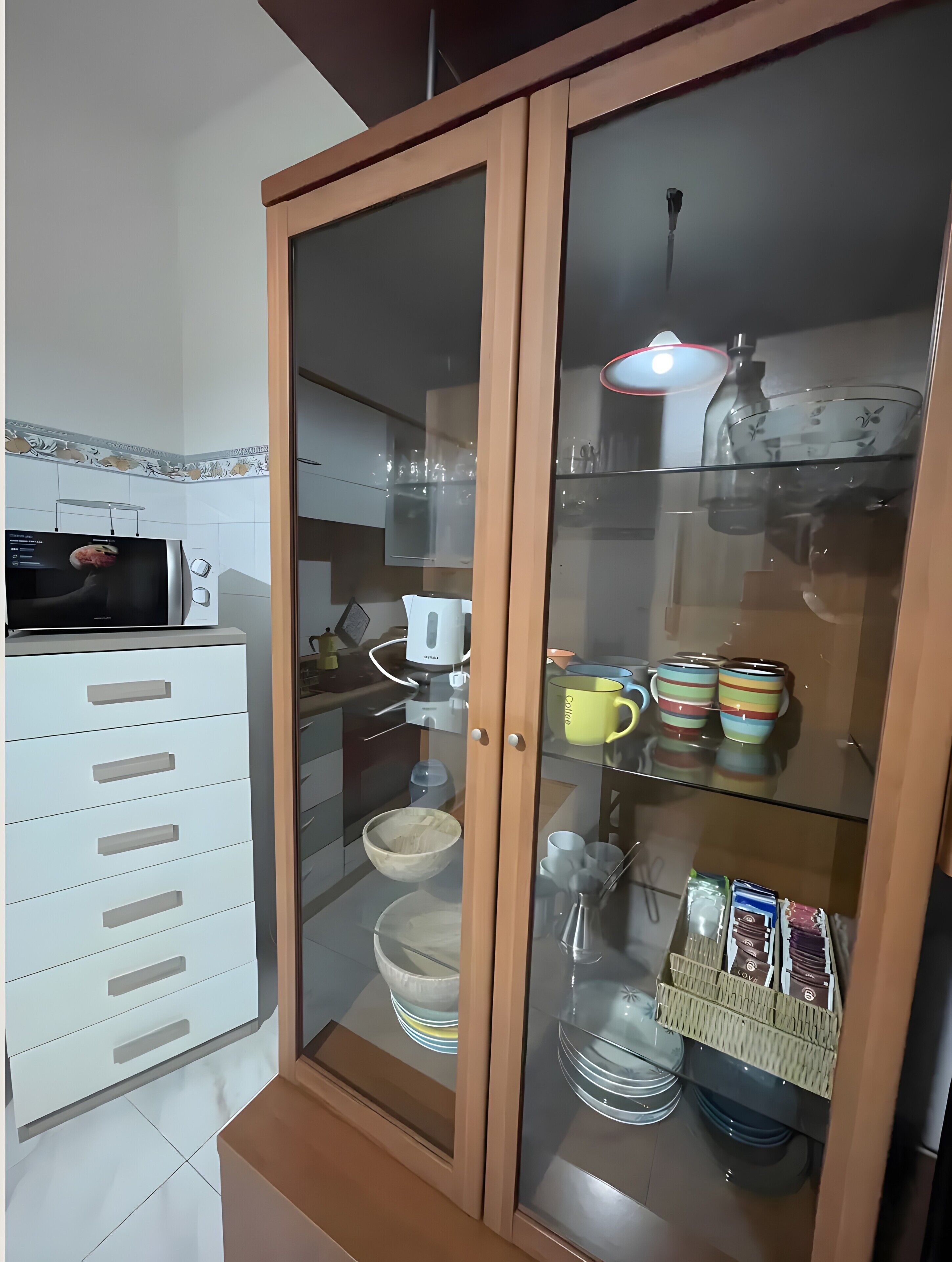 Frigorifero, microonde, forno, piano cottura