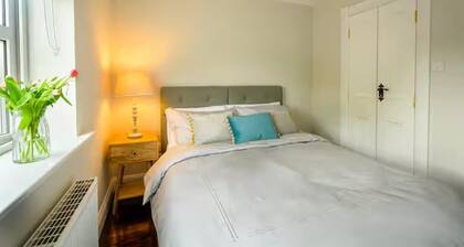 The Stone House Sleeps 10 With Parking