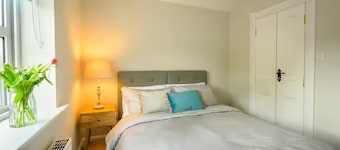 The Stone House Sleeps 10 With Parking