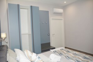 2 Schlafzimmer, Schreibtisch, Bügeleisen/Bügelbrett, Reisekinderbett