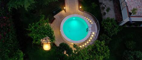 Outdoor pool, a heated pool