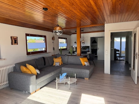 TV, fireplace, stereo. Apartment 'Auszeit' with Private Terrace, Private Garden and Wi-Fi