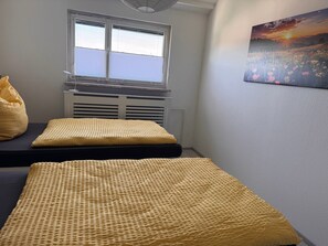 Iron/ironing board, WiFi, bed sheets - Apartment 'Auszeit' with Private Terrace, Private Garden and Wi-Fi (Niedereschach)