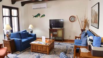 House, Multiple Beds, Pool Access, Ocean View (Casa Vista del Mar) | Living area
