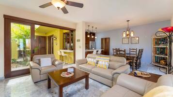 House, Multiple Beds, Pool Access, Ocean View (Casa Del Mar) | Living area