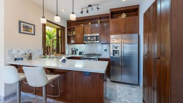 House, Multiple Beds, Pool Access, Ocean View (Casa Del Mar) | Private kitchen