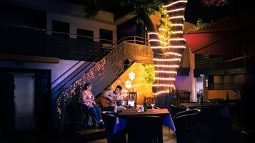 Casa, varias camas, acceso a la alberca, vista a la montaña (Casa del Cielo) | Restaurantes