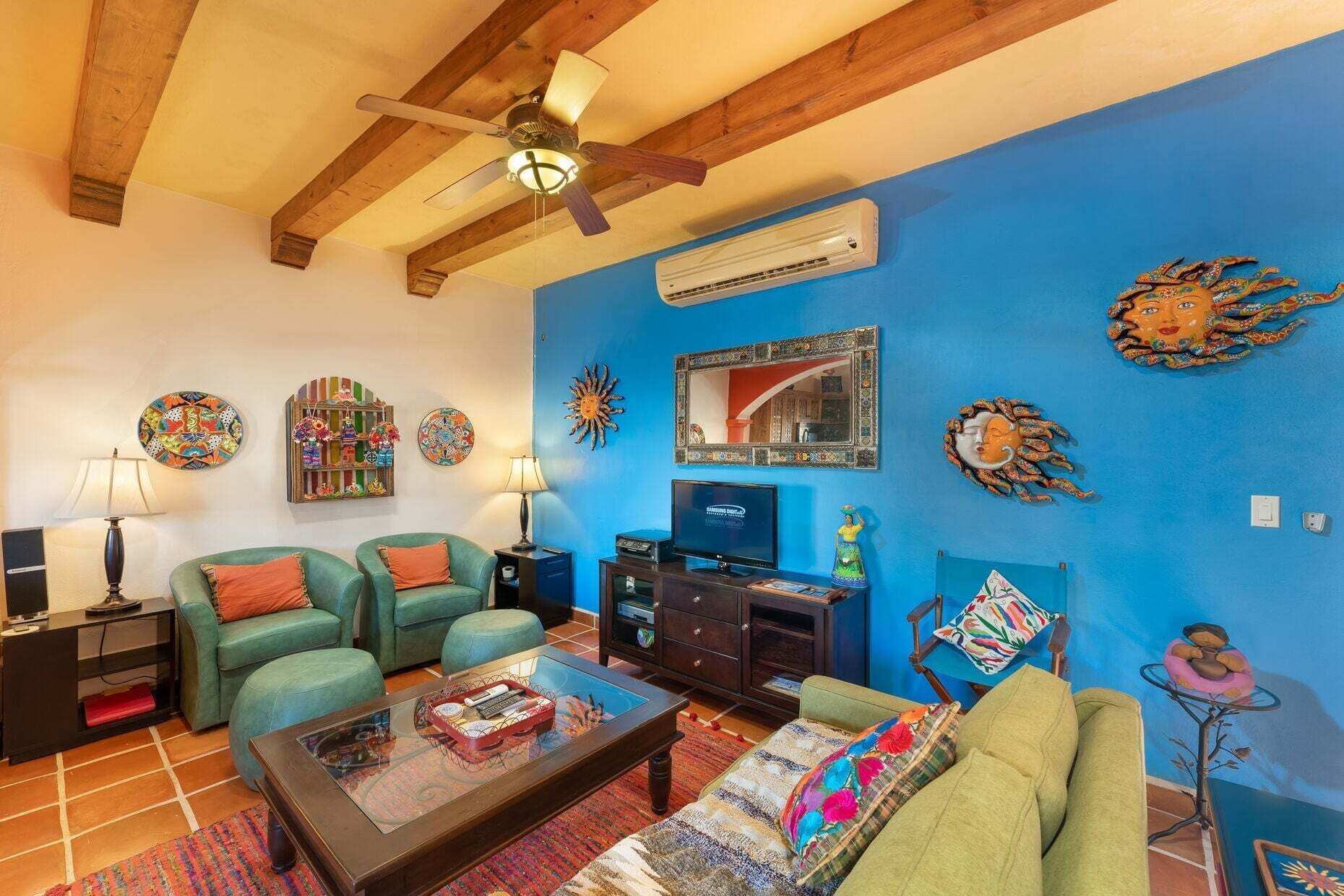 Casa, varias camas, acceso a la alberca, vista a la montaña (Casa Juanchi) | Área de sala de estar