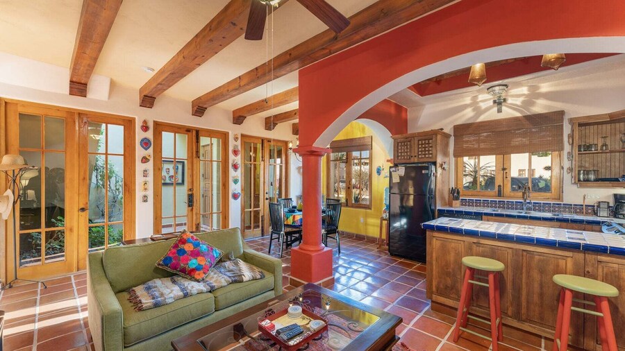 Casa Juanchi Mountain Views and Just Steps From Restaurants, Pool, and the Beach of Loreto Bay