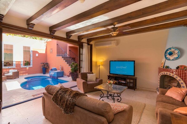 A living room with a pool, a fireplace, and a television. - Beautiful Home With Private Pool Amazing Views! (  Loreto)